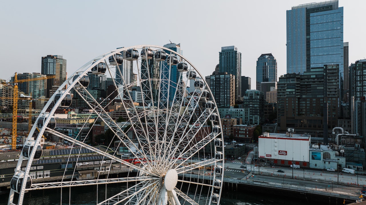 Take a ride on the Seattle Great Wheel to add some excitement to your trip to Seattle